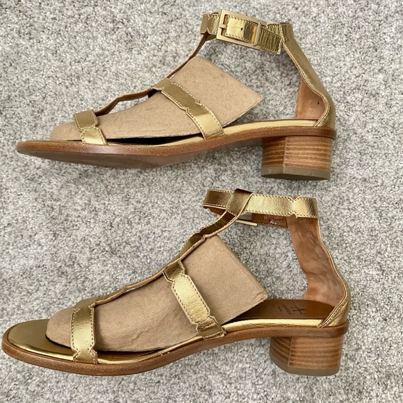 AQUATALIA Risa Gold Leather Sandals
Size: 9 - Picture 2 of 8